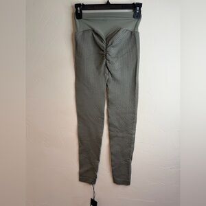 NEW W/tags Scrunch butt Textured Leggings
